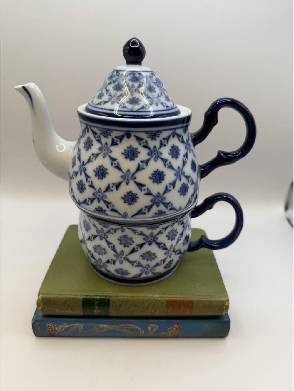 Harry & David Blue & White Porcelain Tea For One Set, 3Piece Stacked Excellent